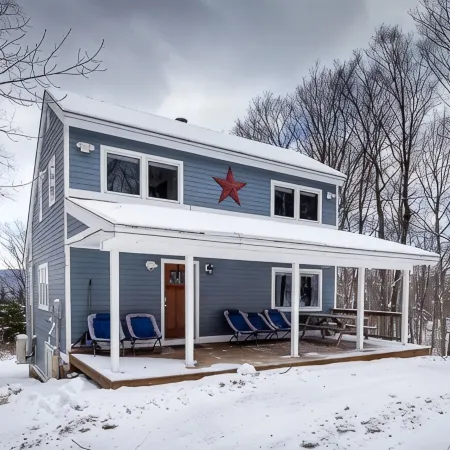 Cozy & Private Killington Ski House - Hot Tub - 4 Min to Resort - 4Br/3BA