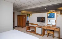 Surya Asia Hotel - balcón