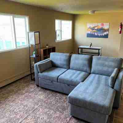 Newly Updated- Top Floor- Bona Nook Others