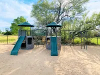 Secluded South Getaway Sleeps 43+ Clubhouse, Reunions, Dinosaur Quarry nearby