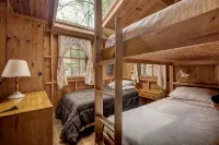 Spruce Chalet at Shore Haven, sleeps 5 - Alphydda