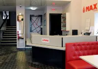 Maxrooms Volga Hollywood - Bãi đậu xe
