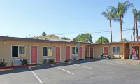 Royla Motel - parking