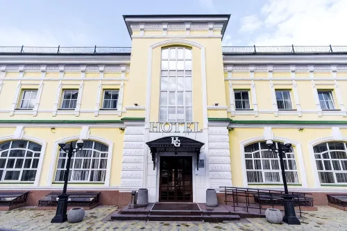 Grand Hotel - parkir