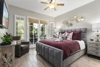 Summer City Escape into the Quite Legacy Villa Get-a-Way. Poolside View, King Bd - 4 stjerner