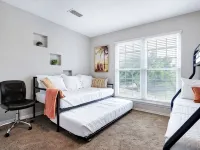 Spacious 5-bedroom house with private pool in a central San Antonio location. Hotels in Live Oak