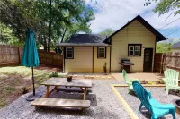 1920s bungalow near river, 8 min to DT AVL! - Wifi