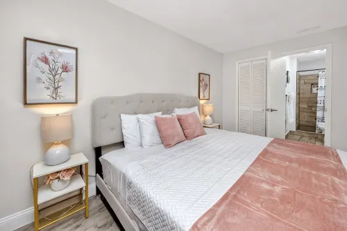 8Min to Beach by Car/King Bed/Fenced Yard/Prking - 3-Sterne