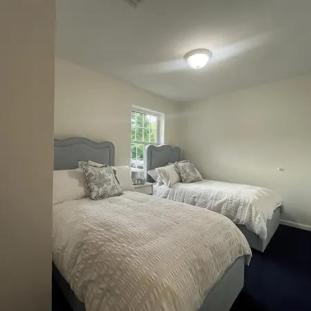Experience luxury shopping paradise! 4-Bedroom Home & 7 mins to Woodbury Commons