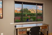 Uptown home, Heated Pool, Hot Tub, Amazing Views - Private Pool