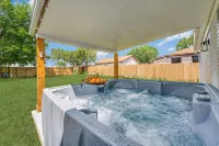 Luxurious Home in Irving TX w/ HOT TUB