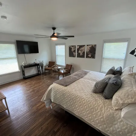 The Biggest Short-Term Rental Close to Tarleton University! 2 King Beds!
