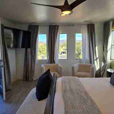 NEW Sedona Uptown Dream 4BR Wow! Views! Pool & Spa Rooms
