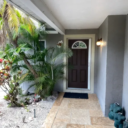 Beautiful Villa! On Wildlife Area, Natural Privacy! Close to Everything. Welcome