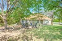 Relax by fire pit - Walk to Lake - 4-Star