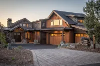 Exquisite Luxury Home with Panoramic Mountain Views & First-Class Amenities