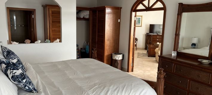 Cupecoy ocean view 2BR condo - pools/private beach Hotels in Lowlands