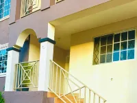 The Hideaway Too - Modern One Bedroom Executive Suite - 5 mins to Mandeville Hotele w: Mandeville