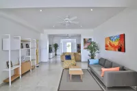 Impressive 3 bedrooms condo on Mullet Bay Beach - 3-Star