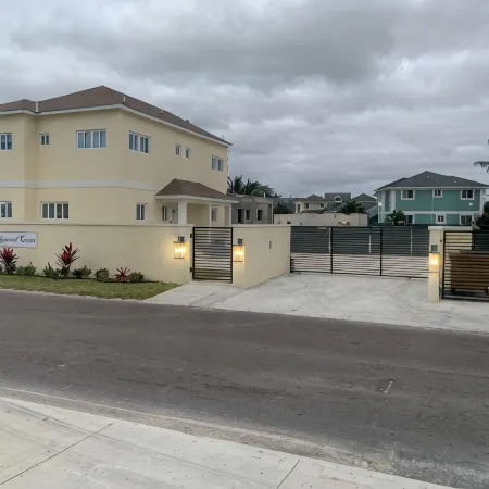 Ridgewood Court - Townhouse Near Beach Across the Street From Grocery Store