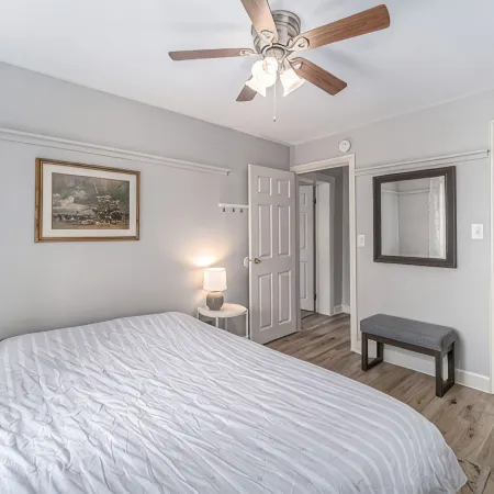 Updated Modern & Spacious 2 bed Apartment Near Everything!
