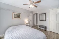 Updated Modern & Spacious 2 bed Apartment Near Everything! - 3つ星