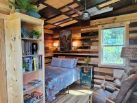 "Cozy, Peaceful Tiny House with Mountain Views, Short Walk from Parking" - Chalets