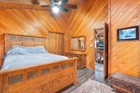 Cozy 4-bedroom cabin with jacuzzi hot tub. Overlooking ski /mnt bike slopes. - Chalets
