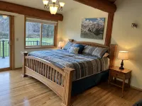 6 BDRM Log Cabin on Big Fall Creek - Alppimaja