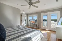 Lakefront w/ private dock, hot tub, game room, boat house hangout - Boutique