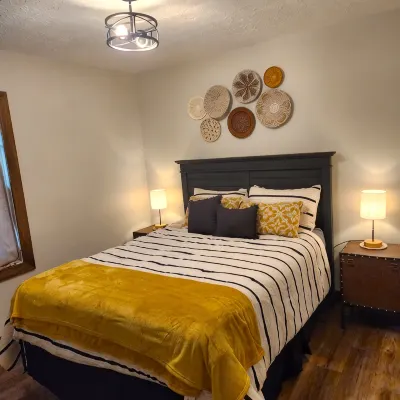 Charming 3 Bed 2 Bath Home  Game & Laundry Room  Hot Tub in Hocking Foothills - 2-Star