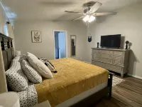 "Cozy Times" less than 10 minutes from Lake Texoma and Choctaw Casino - 4-Star