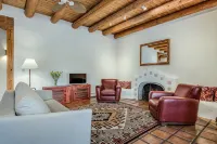 Walk to Plaza, A/C, Deck, Fireplace, Close to Ski - บังกะโล