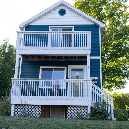 Cozy house with lake view near Marquette Hotels in Ishpeming