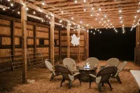 Real Log Cabin + 34 acres + Creek + Barn + Easy Access + Nantahala Forest! - 4-Sterne