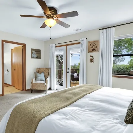 Hill Country views, beautiful sunsets, private, and natural wildlife.