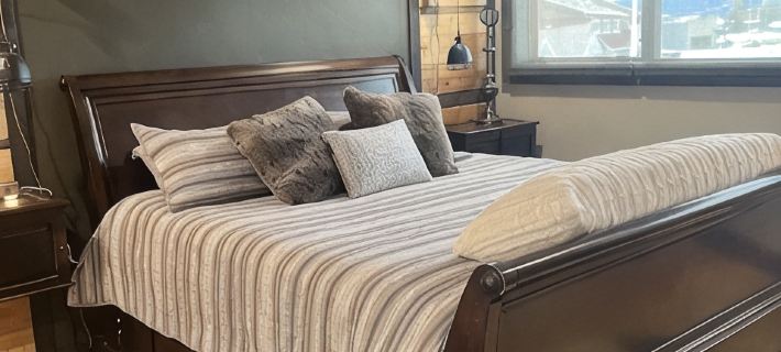 Swan Valley Modern Vintage Bayhome. Awesome view of Rainey Creek. Sleeps 5. Hotels in Bonneville County
