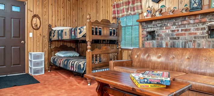 Riverfront Cabin ★ Views ★ Quiet ★ Fishing ★ Kayak Hotels in Warren County