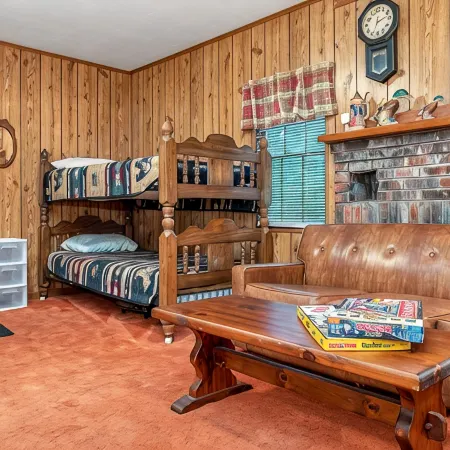 Riverfront Cabin ★ Views ★ Quiet ★ Fishing ★ Kayak