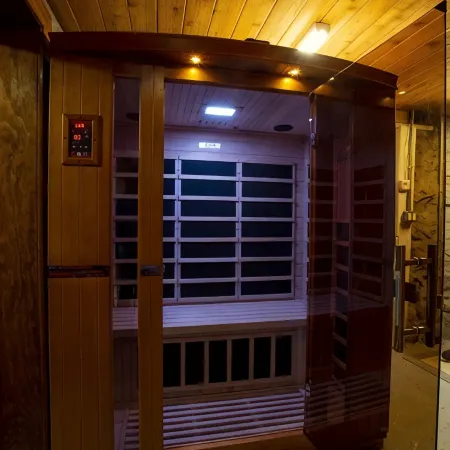 Classic 1900's Rocky Mountain Retreat with Steam Room & Sauna