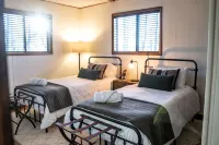 Cozy 4BR Escape in Amenity Filled Hideout - Boutique