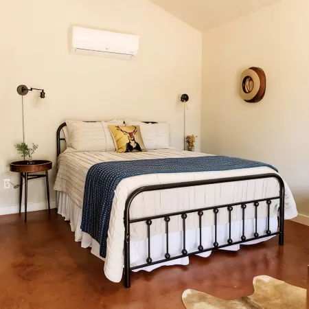 01 Lonestar - Carmine Cottage with a Country View