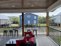 ON THE ROCKS is the place to be!!! A new spacious cabin & fully stocked! - 부티크