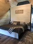 SereniTree Cabin - Modern Rustic Getaway tucked in the trees - 3-Star