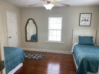 Southern Comfort 2-BR Cottage-Downtown Inverness - Homestays