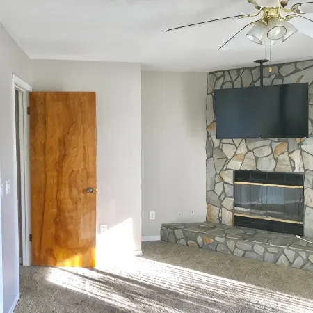 Spacious king size bed beach side and sunny