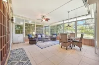 River Bank Hideaway, "Go With The Flow" RIVERFRONT 3 Acres- "Heated Pool/Spa" - piscine