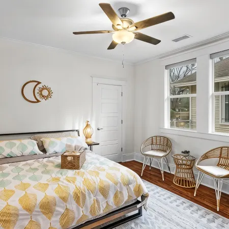 Luxurious + Spacious 3 BR In Midtown, LARGE backyard, Near food+Bar