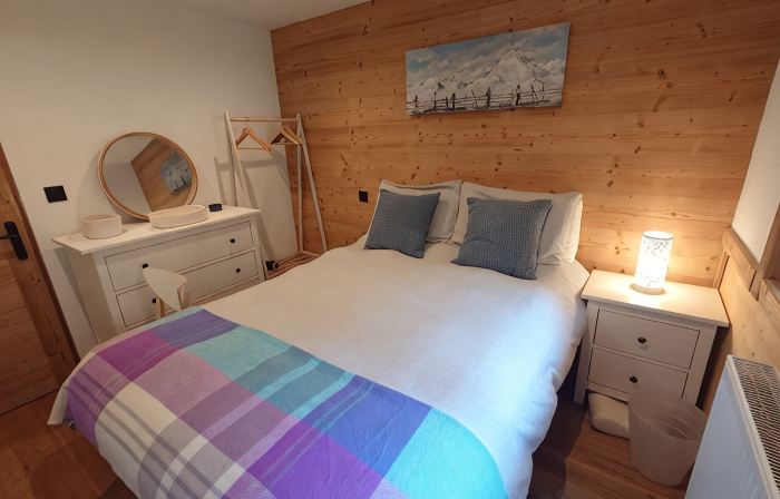 Fabulous 2 Bedroom Ski In / Out Apartment with West facing balcony