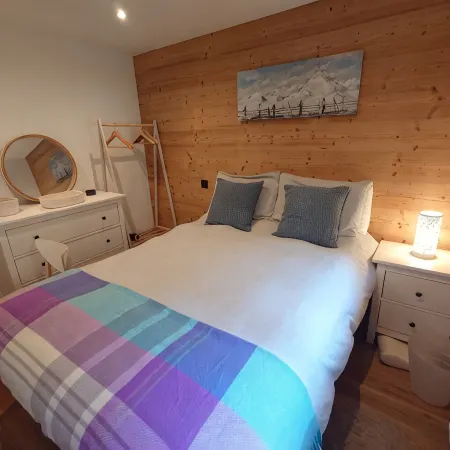 Fabulous 2 Bedroom Ski In / Out Apartment with West facing balcony